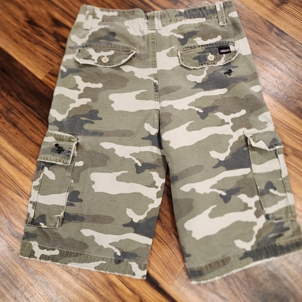 Dickies Camo Cargo Skull and crossbones  Shorts - Picture 2 of 7